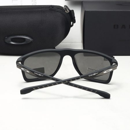 Oakley Fashionable Sunglasses - Image 9