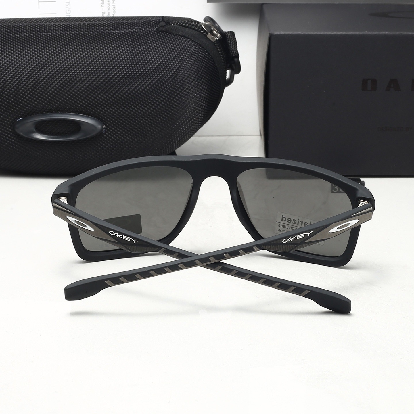 Oakley Fashionable Sunglasses - Image 9