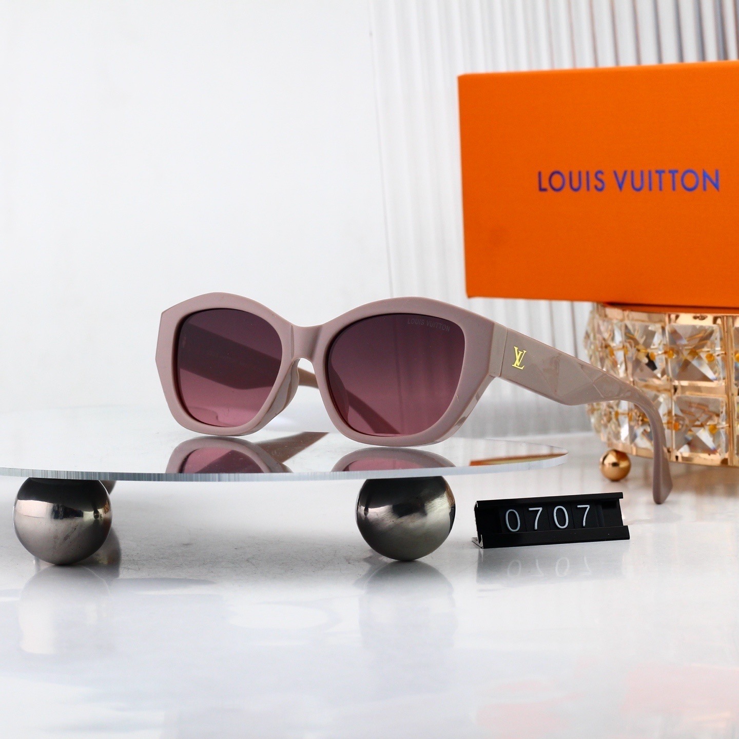 LV Fashionable Sunglasses - Image 5