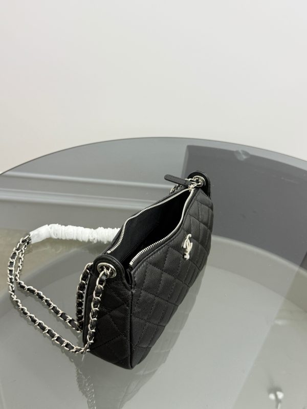 Chanel Caviar Qulited Purse with Chain