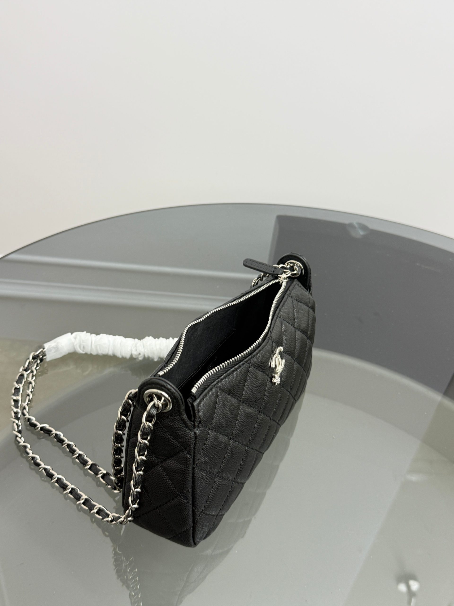 Chanel Caviar Qulited Purse with Chain - Image 7
