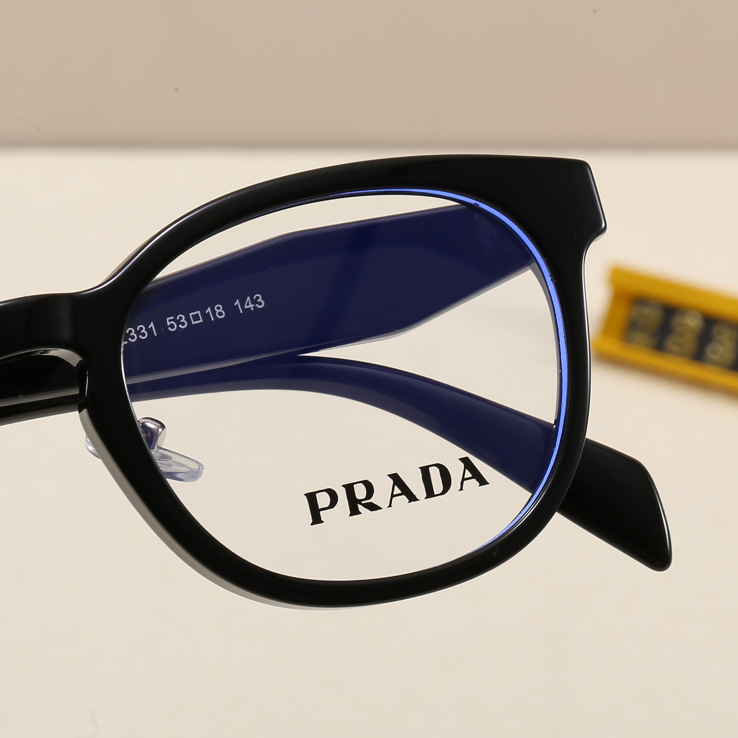 Prada Fashionable Sunglasses - Image 10
