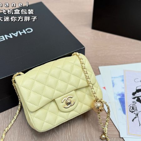 Chanel Mini Chain Bag - Image 4