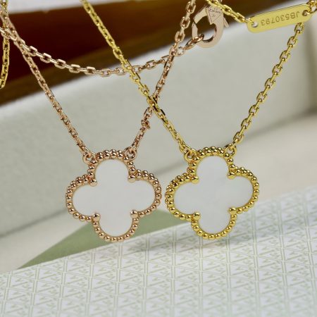Van Cleef&Arpels VCA Vintage Alhambra Pendant, Mother-of-pearl Necklacce - Image 2