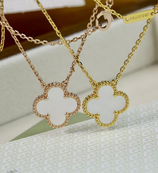Van Cleef&Arpels VCA Vintage Alhambra Pendant, Mother-of-pearl Necklacce