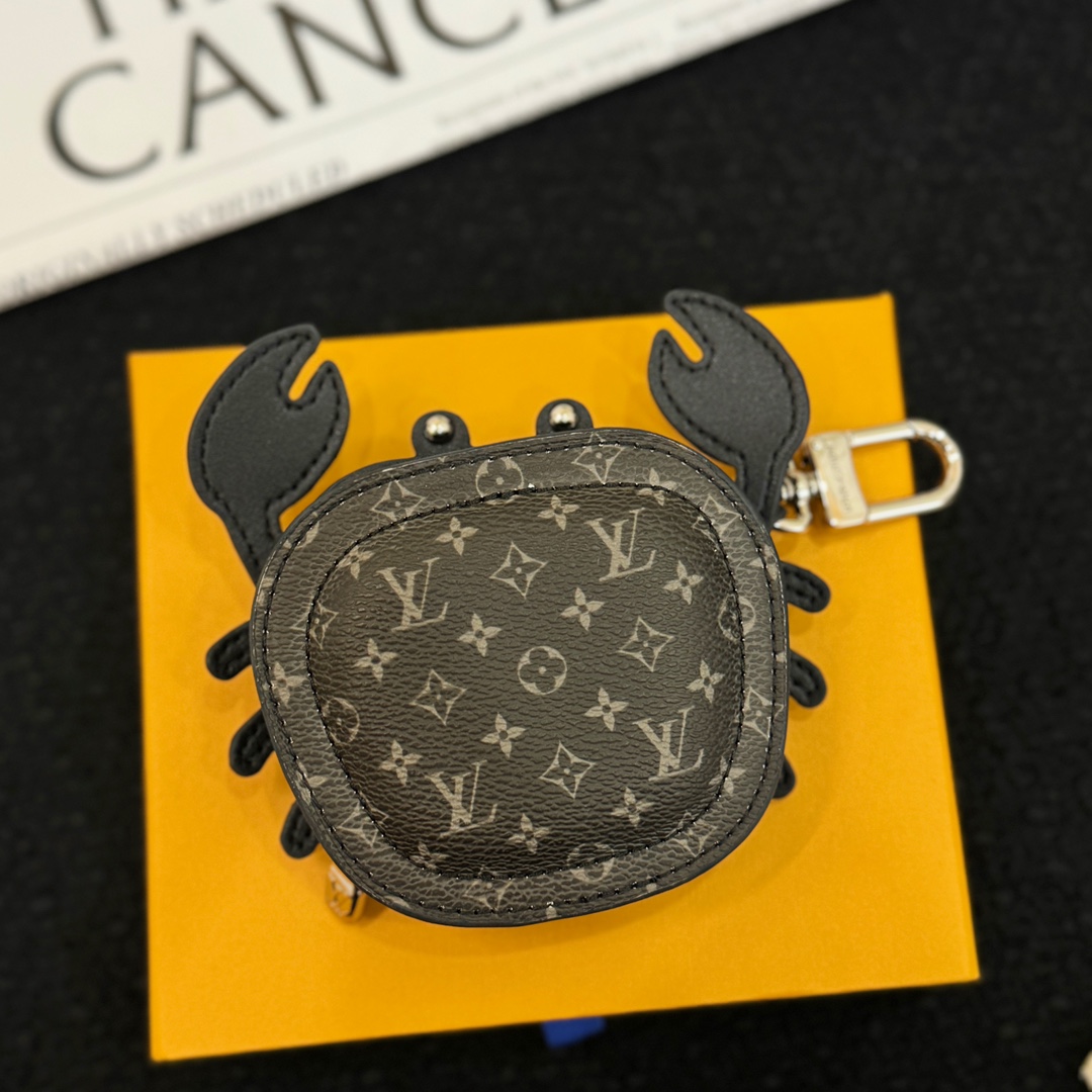 LV  Accessories - Image 22