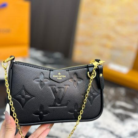LV's Latest Mahjong Coin Purse - Image 3