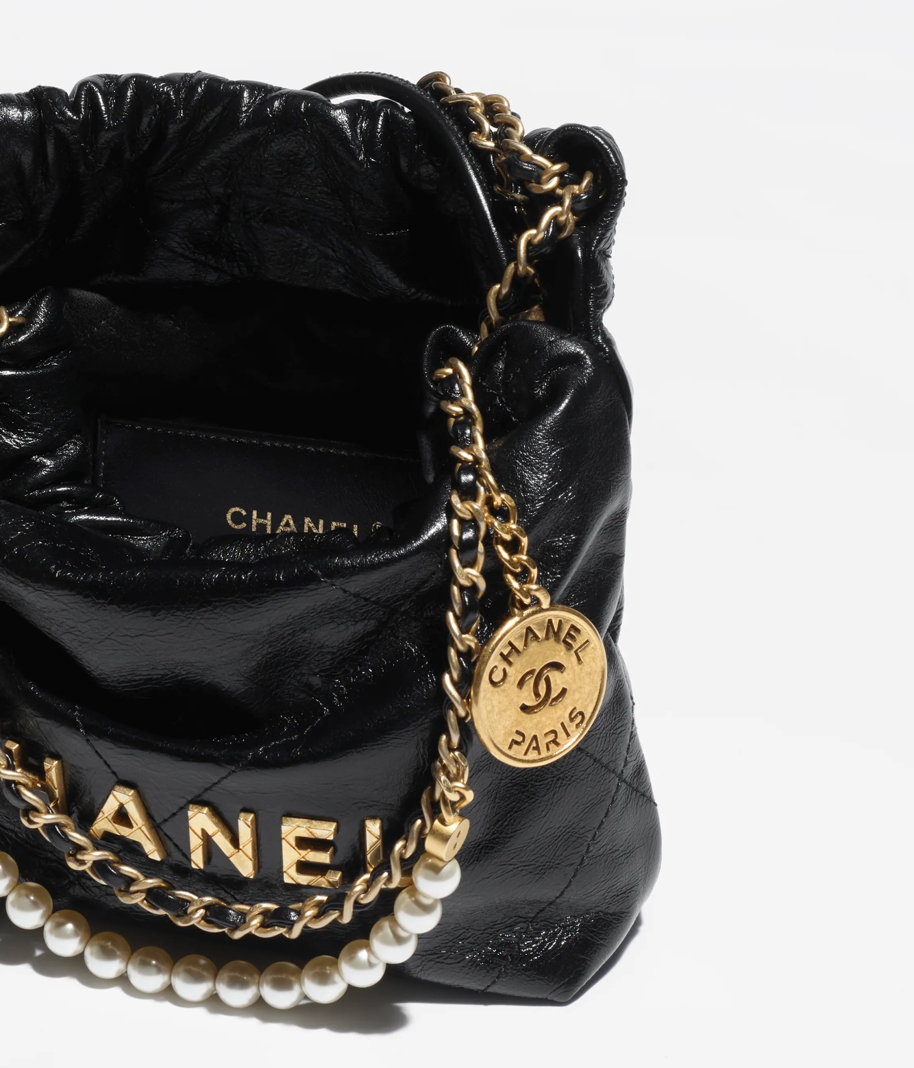 CHANEL 22 MINI HANDBAG Shiny Crumpled Calfskin & Gold-Tone Metal Black - Image 4