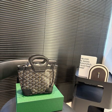 Goyard Mini Beluga Bucket Bag - Image 4