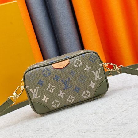 LV  Trocadero Mini Bag - Image 7