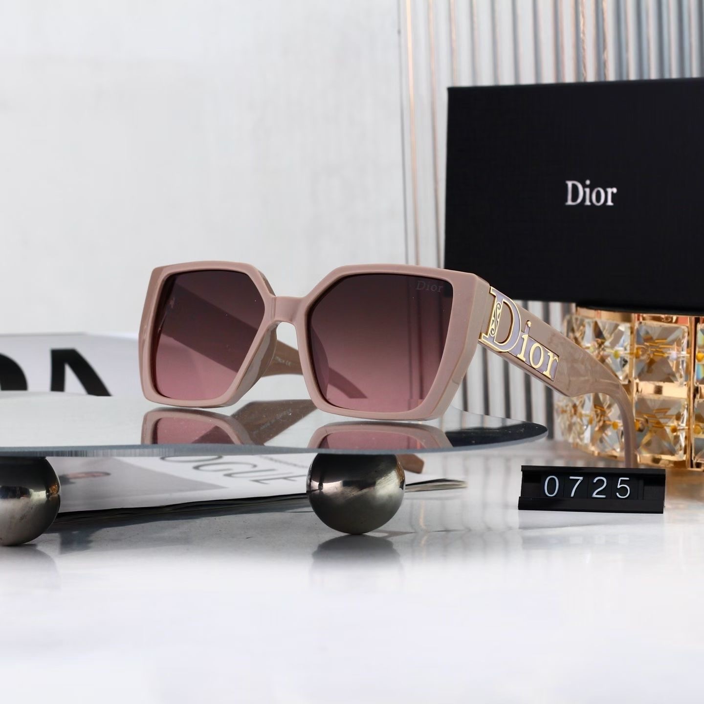 Dior Fashionable Sunglasses - Image 5