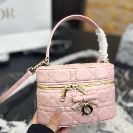 Dior's New Makeup Case - Image 4