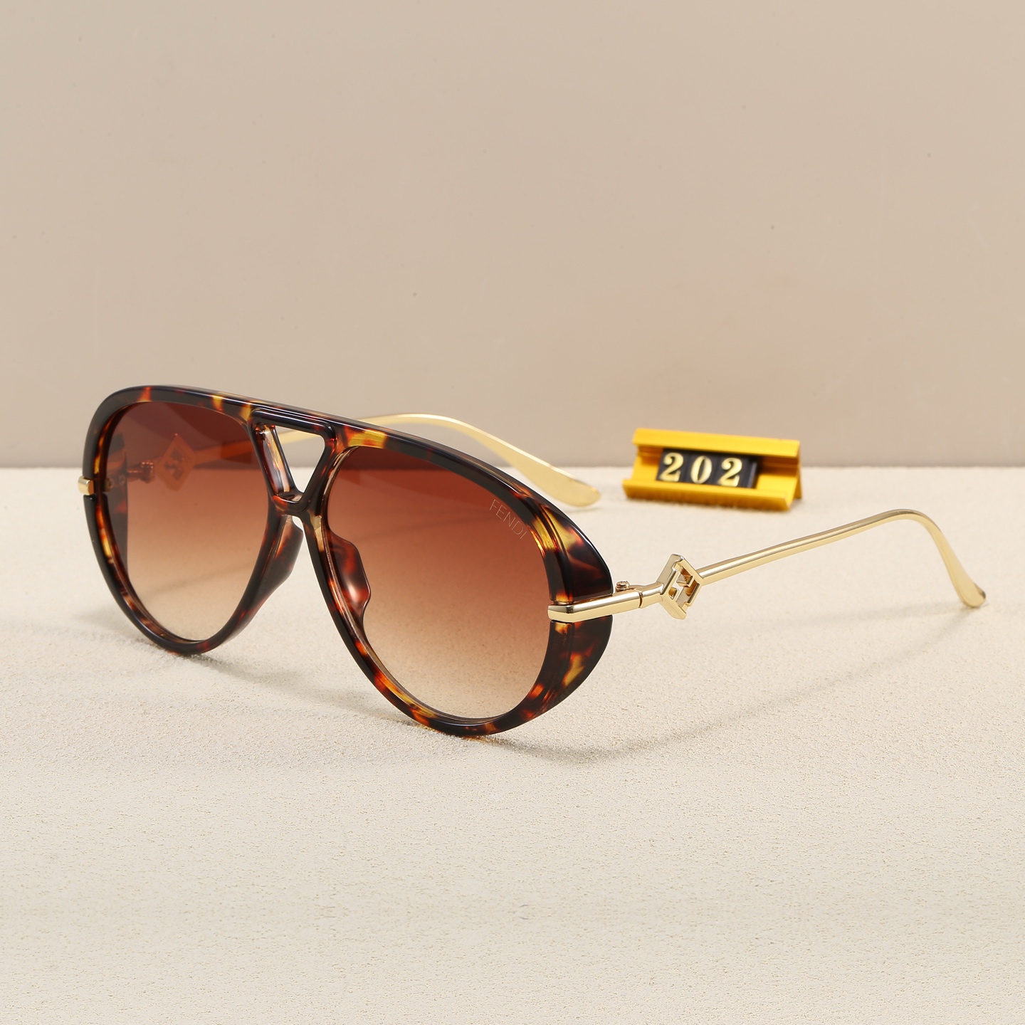 Fendi Fashionable Sunglasses - Image 4
