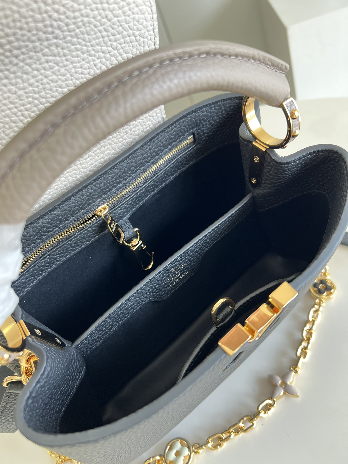 LV Z Capucines MM - Image 3