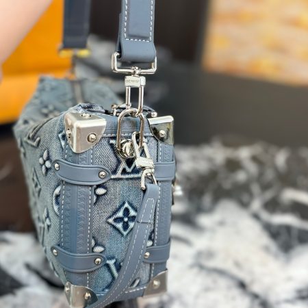 LV's New Trunk Bag - Image 5