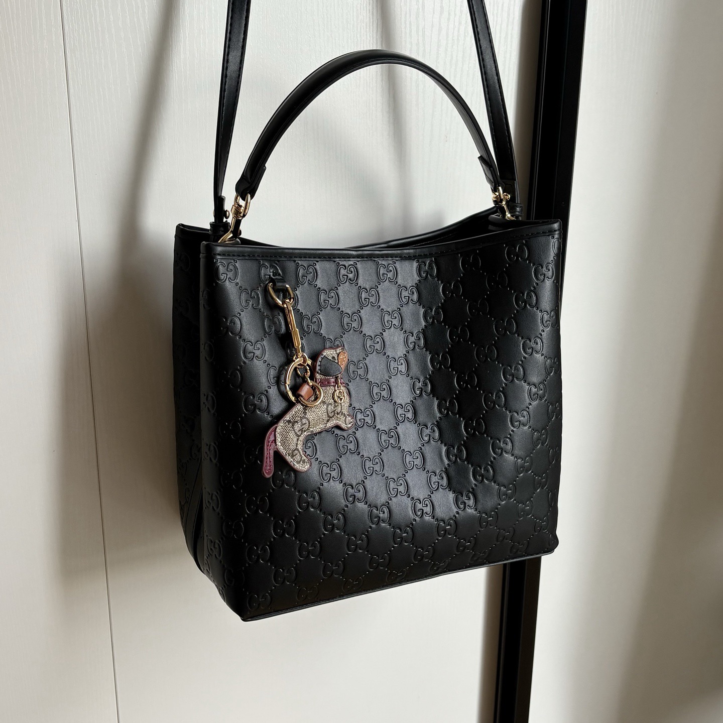 Gucci GG Emblem Medium Bucket Bag Black - Image 5