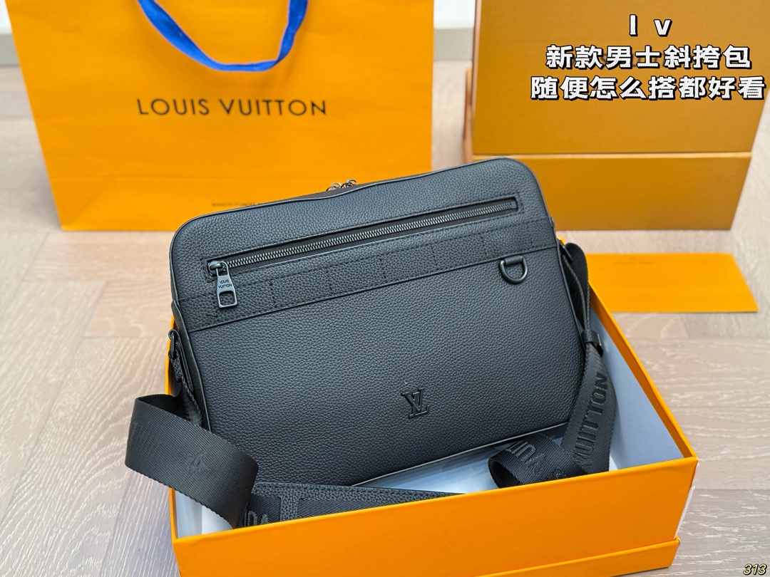 LV Men's Crossbody Bag - Image 1
