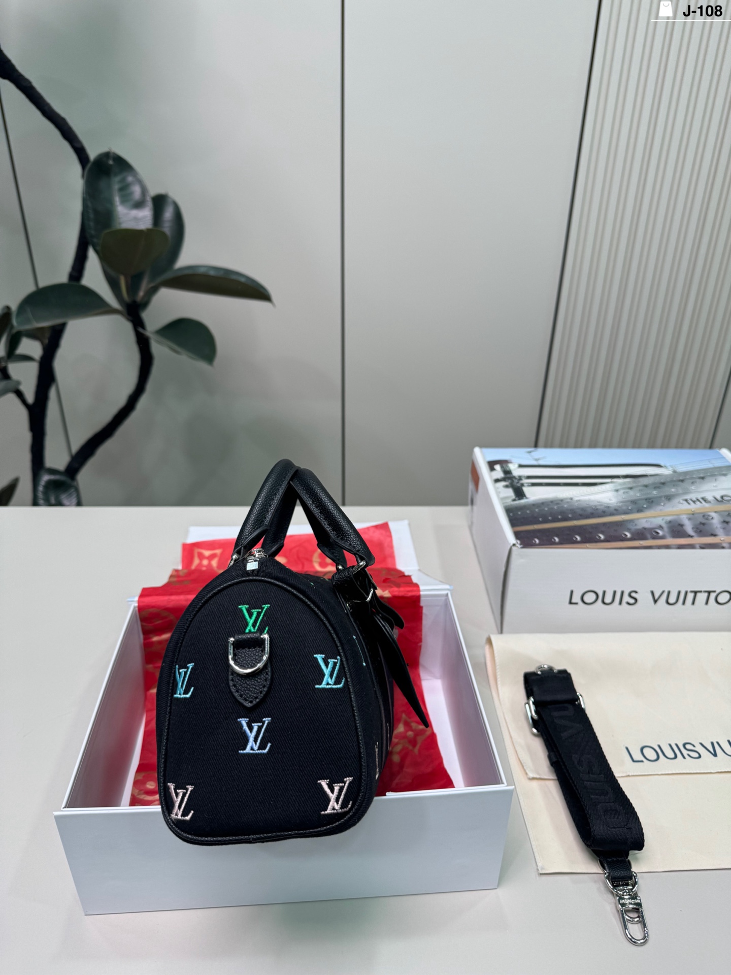 LV keepall 25 Bag - Image 2