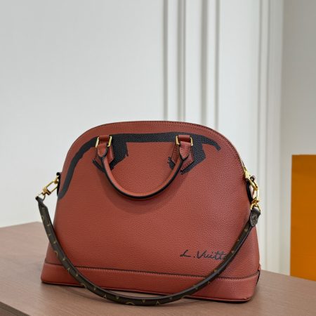 LV's New Shell Bag - Image 8