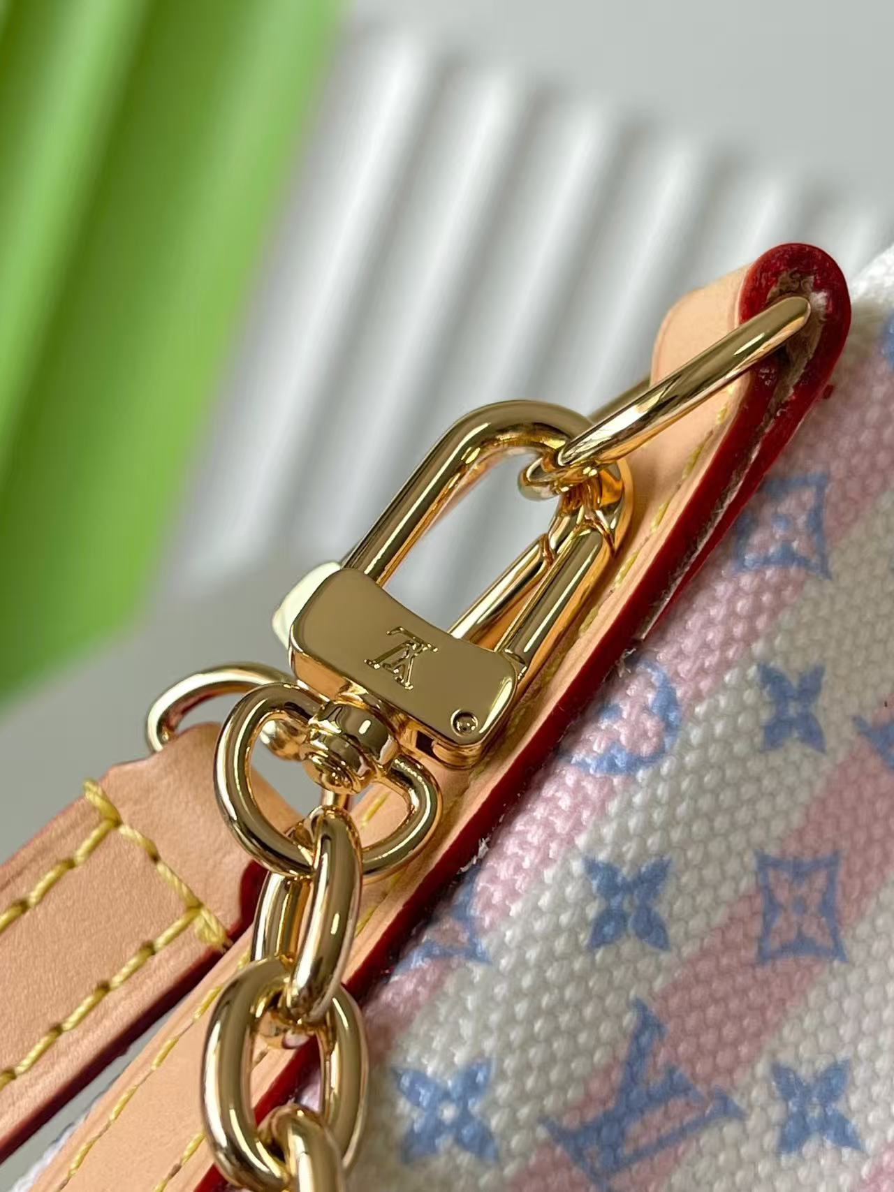 LV Mini Bucket Bag - Image 5