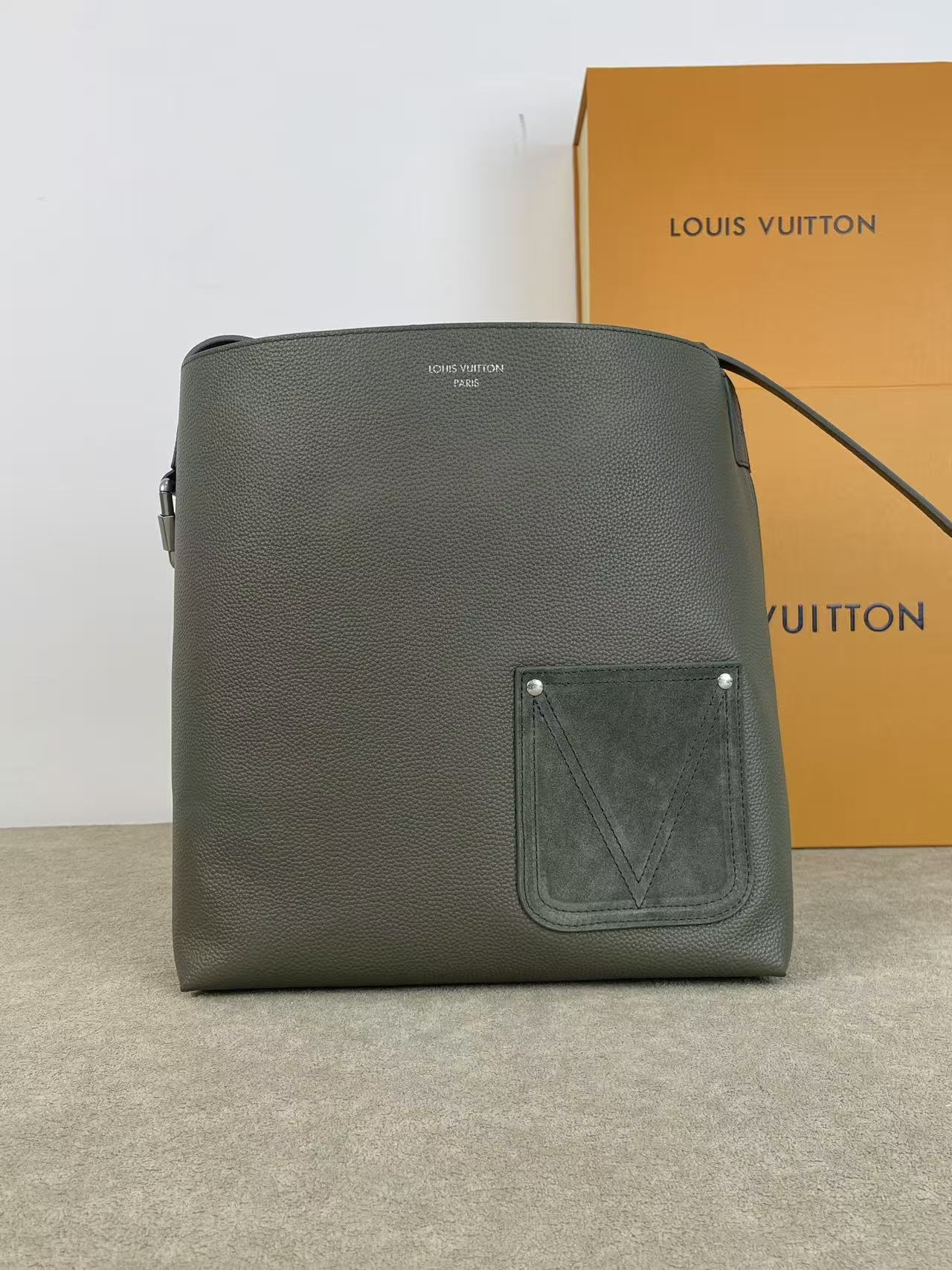 LV Verso Hobo Handbag Premium Edition - Image 1
