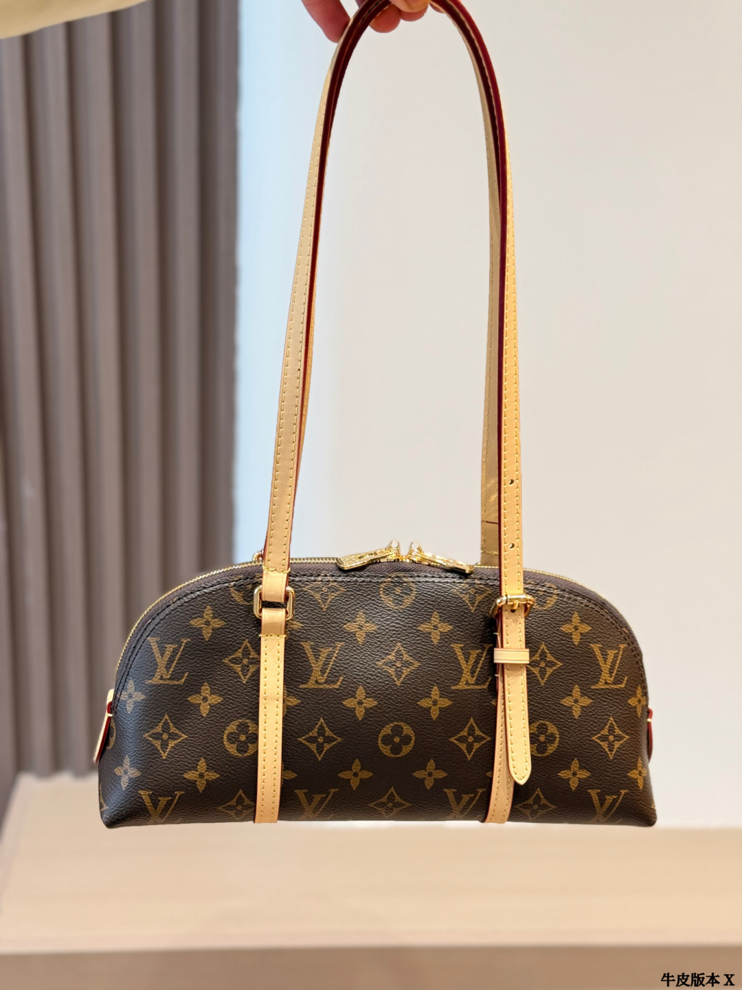 LV Squire East West Monogram Bag - Image 1
