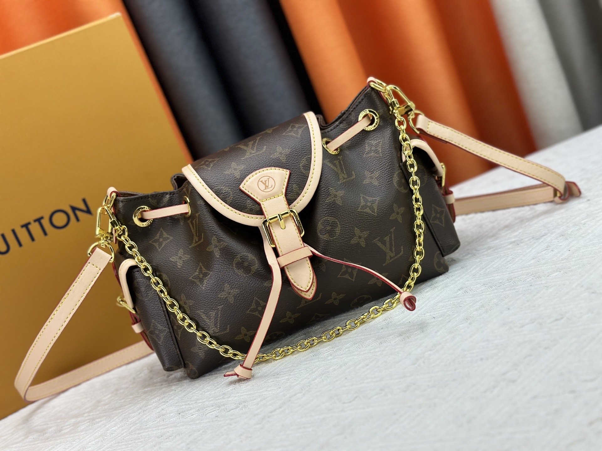 LV Handbags houlder Bags - Image 1