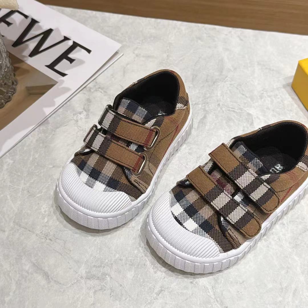 Burberry Children's Shoes - Image 8