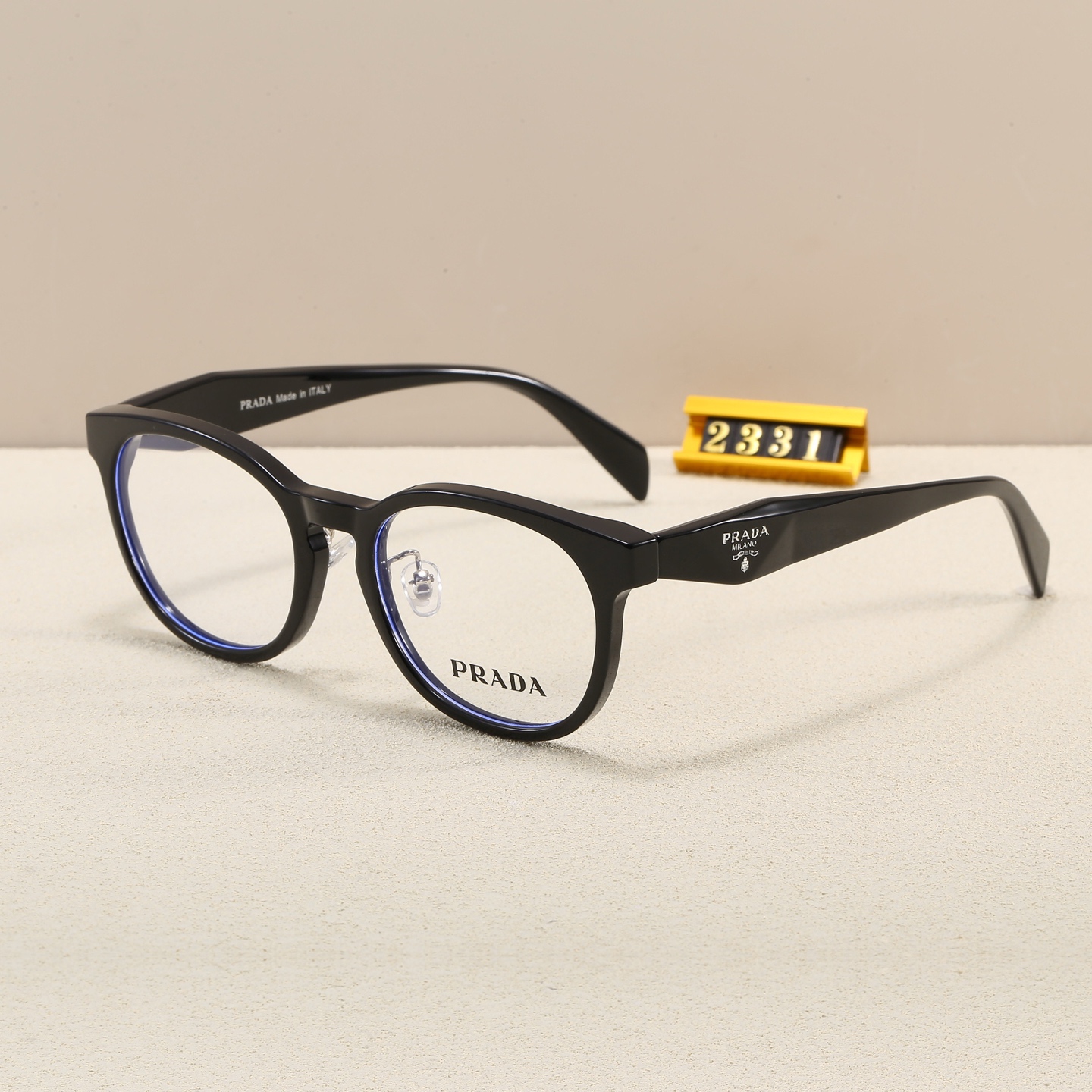 Prada Fashionable Sunglasses - Image 7