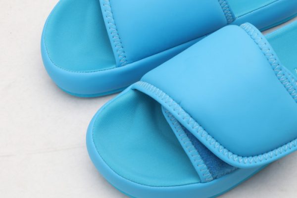 Yeezy Slide 7