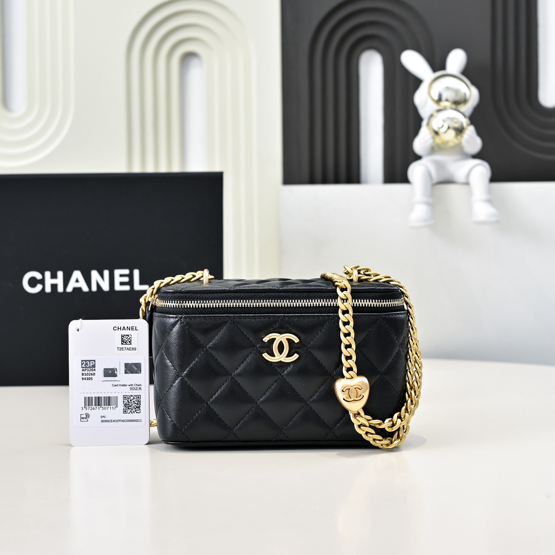 Chanel Heart-Shaped Adjustable Buckle Box Bag - Image 1