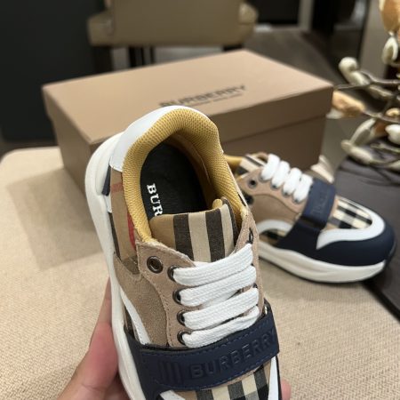Burberry Children's Shoes - Image 8