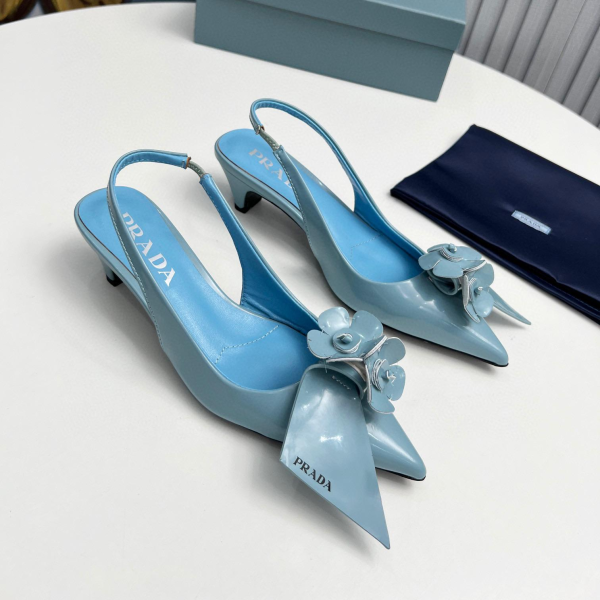 Prada  Leather Temperament Piece  Sandals Slide
