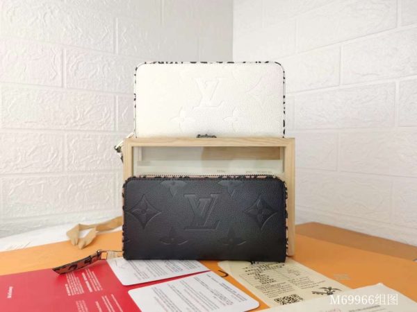 LV Zippy Lockme Wallet