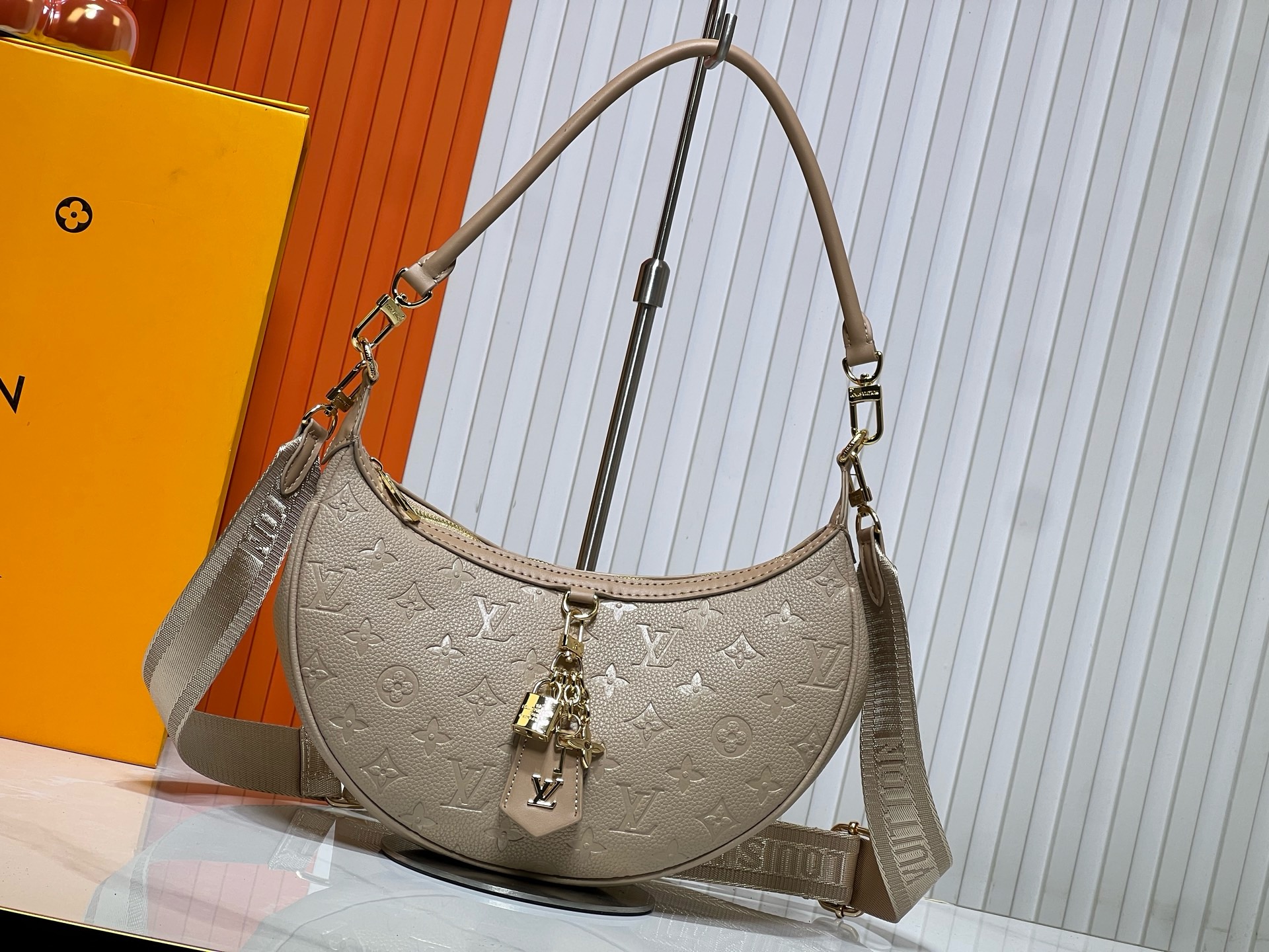 LV lus hobo Handbag - Image 2