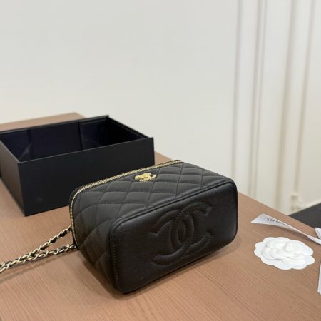 Chanel's New Handle-Style Makeup Case - Image 8
