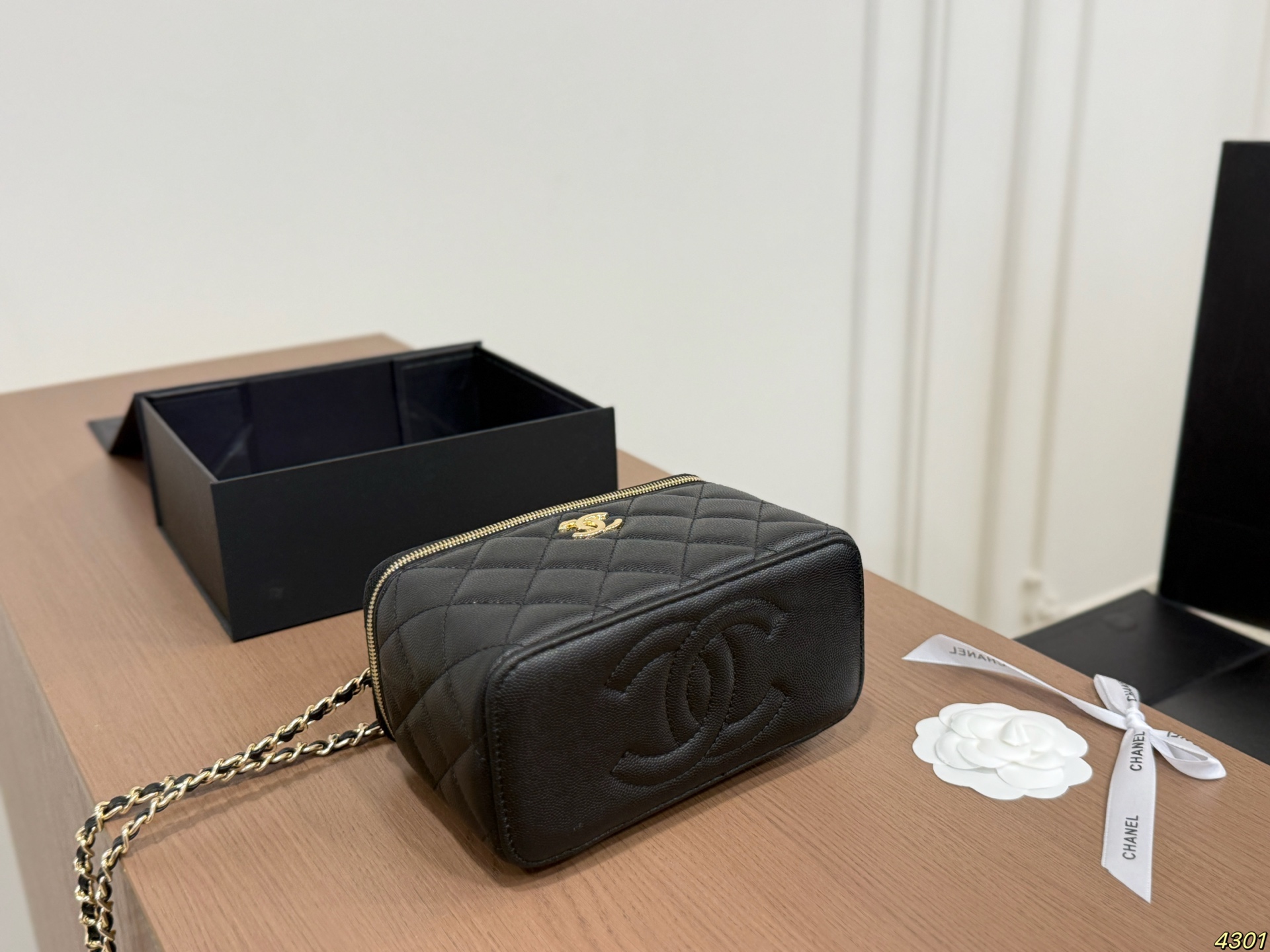 Chanel's New Handle-Style Makeup Case - Image 8