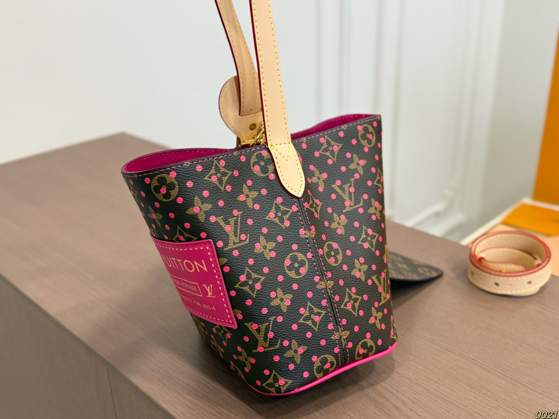 LV 25 Allinbb Bucket Bag - Image 7