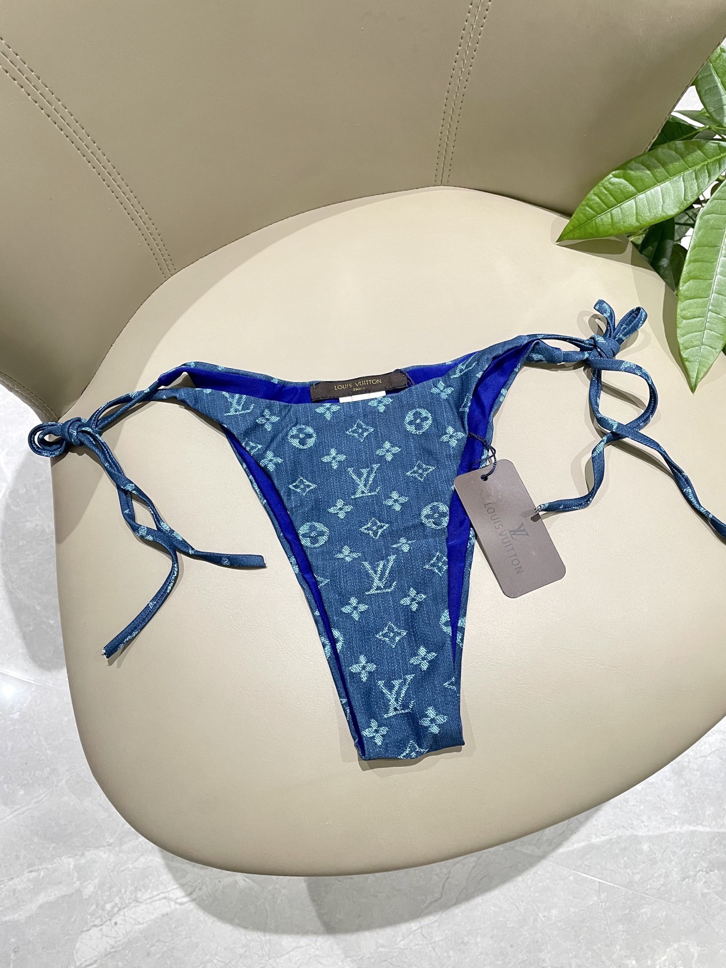 LV Two-Piece Swimsuit Swimwear - Image 9