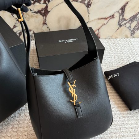 Saint Laurent Le 5 à 7 hobo Bag - Image 3