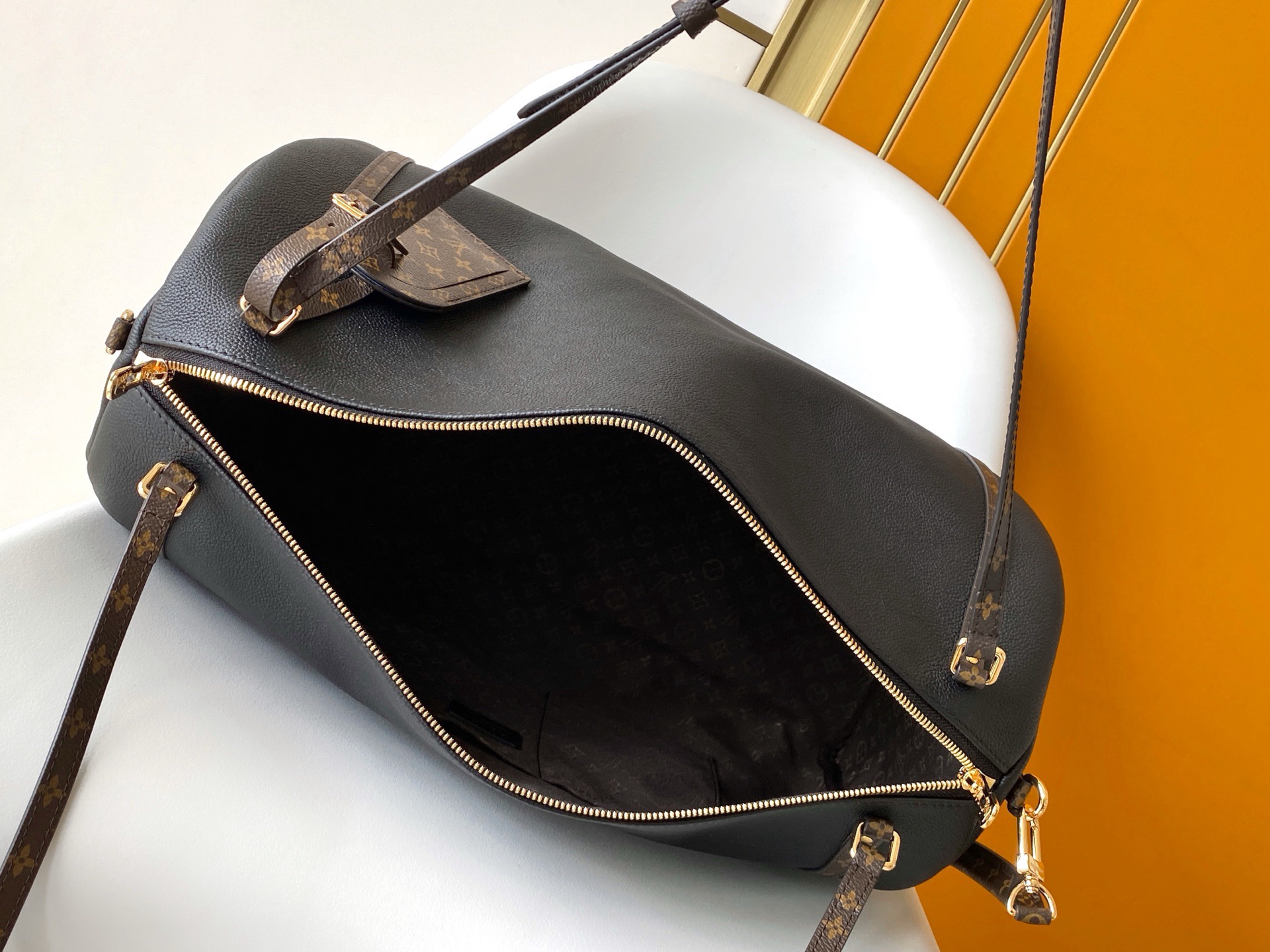LV Express Travel H27 Women Handbags - Image 4