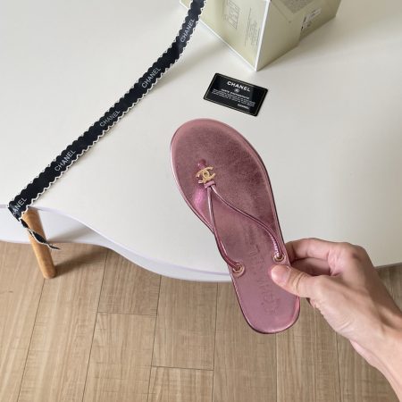 Chanel 26P C-clasp thong sandals - Image 7