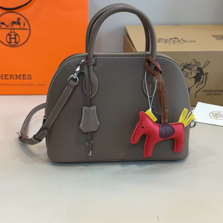 Hermès Shell Bag - Image 2