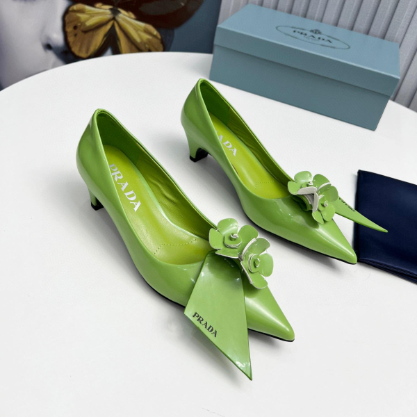 Prada  Leather Simple And Fashionable  Sandals Slide