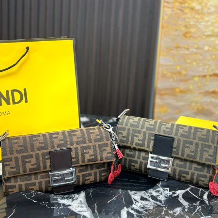 Fendi Baguette Underarm Bag - Image 2