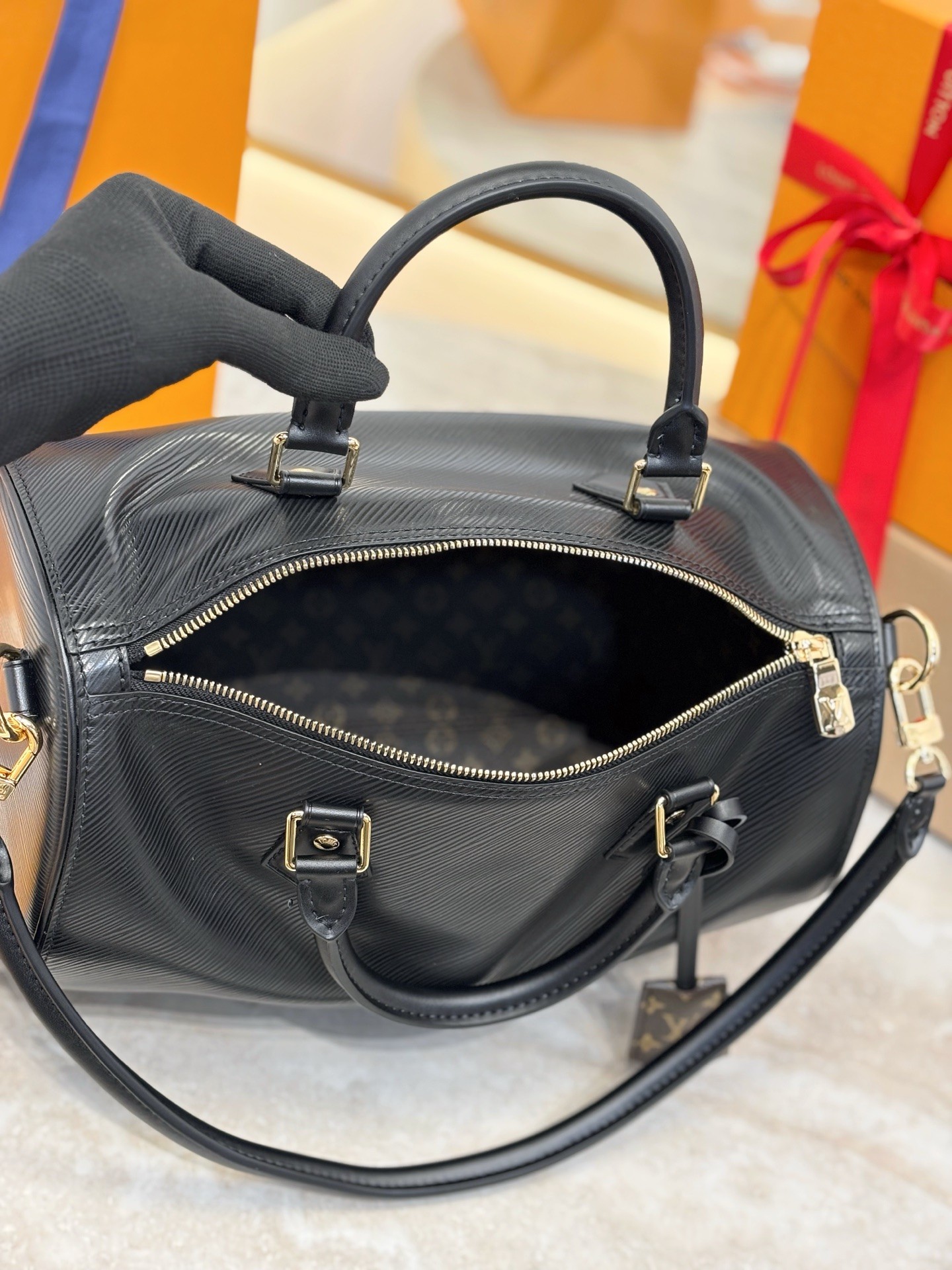 LV Speedy Soft 30 Bag - Image 3