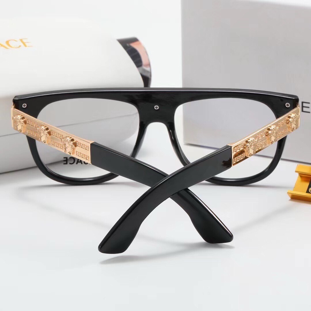 Versace Fashionable Sunglasses - Image 6