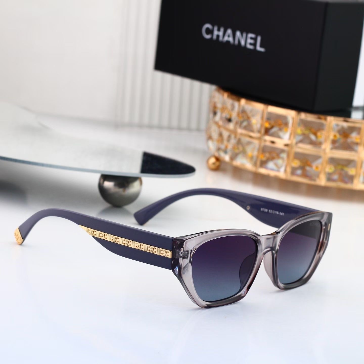 Chanel Fashionable Sunglasses - Image 8