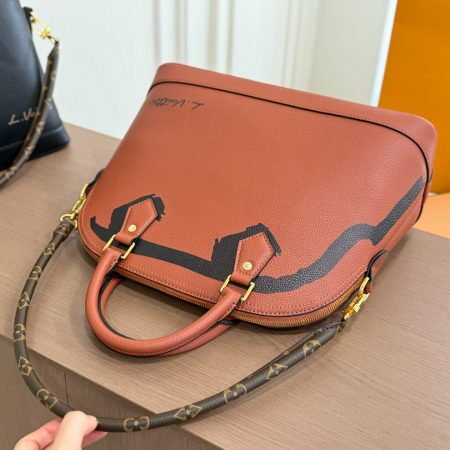 LV's New Shell Bag - Image 7