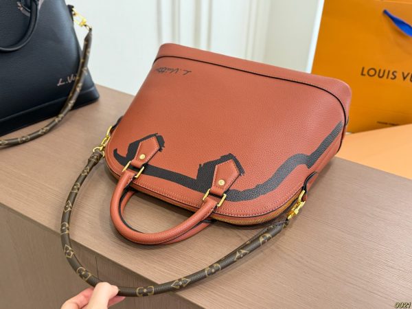 LV's New Shell Bag